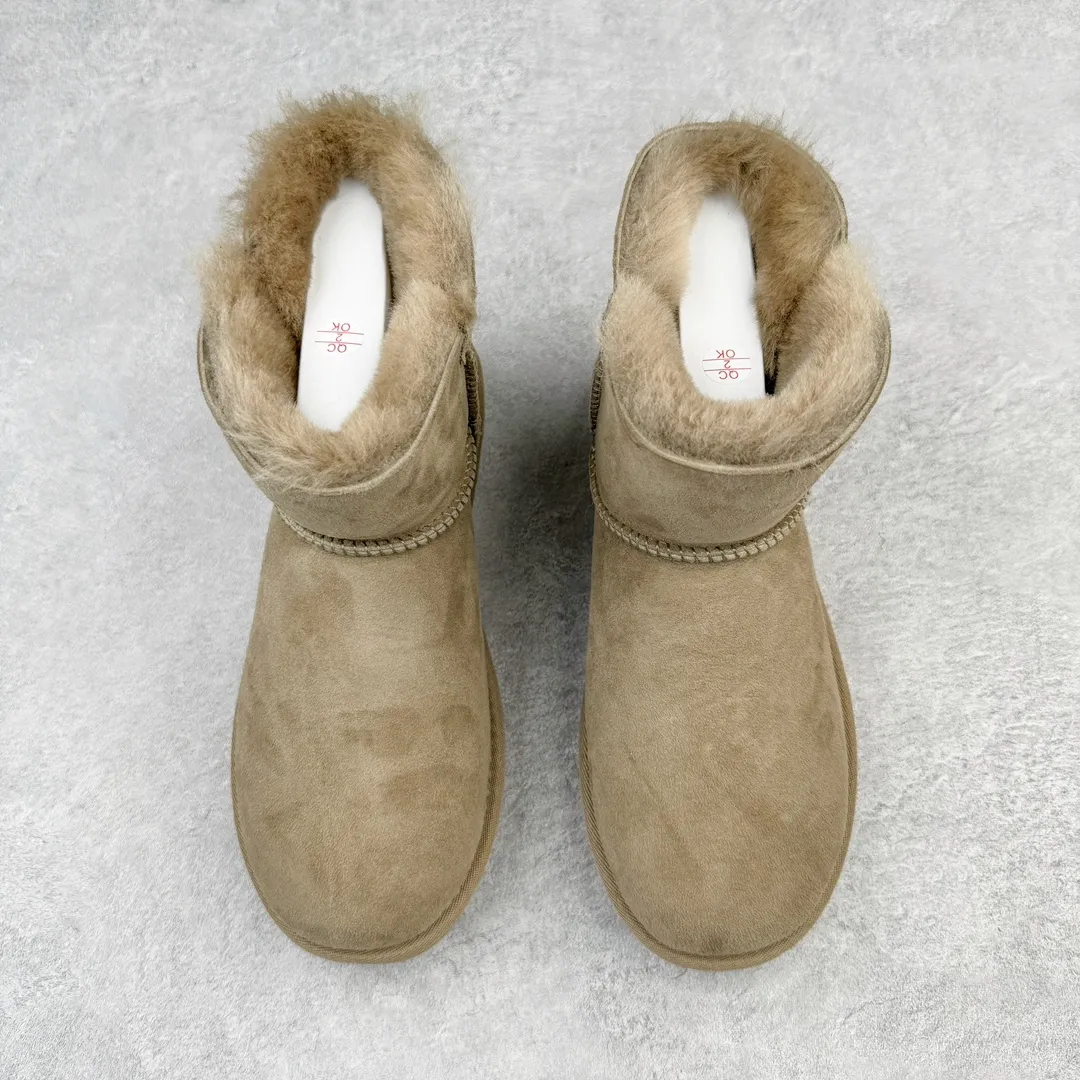 Pick up locally💰520 UGG 6422 Classic wooden buckle autumn and winter sheep fur integrated snow boots. All shoes are made from the same factory as ZP. Longfeng A-grade Australian imported sheep fur integrated women's boots. Brand OEM production line. Fully follow the ZP process. OEM original pattern maker. Adhering to the principle of no original shoes and no development selection. Pay attention to every detail. The most authentic version on the market. TREADLITE "Light Wing" technology outsole. Lightweight/durable/flexible/pile size: 35 36 37 38 39 40 Coding: by2936090